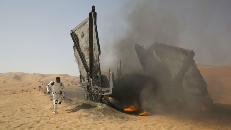 Illustration for article titled 11 diferencias entre el libro y la película de The Force Awakens revelan aún más misterios